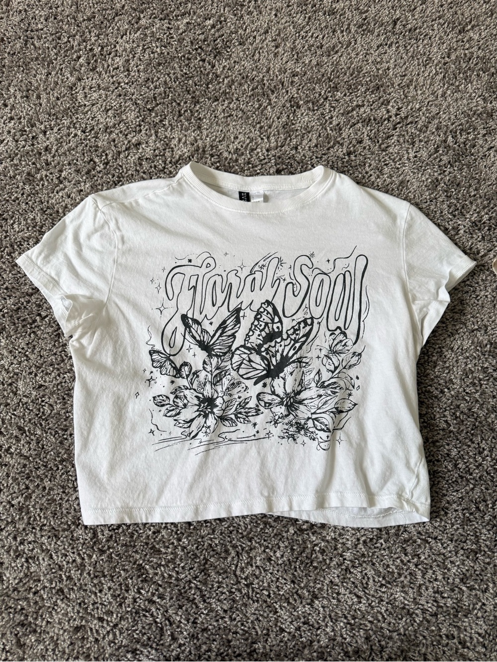 Floral Soul White Graphic Cropped tee